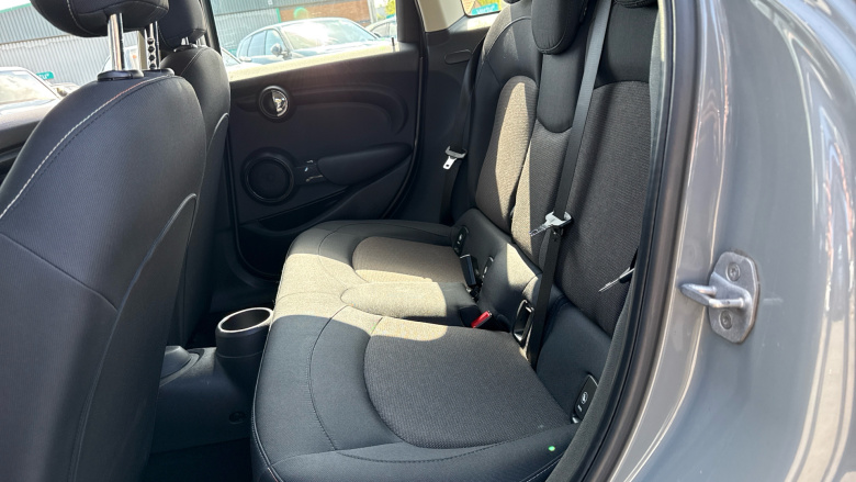MINI Hatchback 1.5 Cooper 5dr Petrol Hatchback